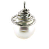 Vedhæng spiral af tråd tahiti perle, lys grå, 15*17 mm.14 kt. hvg.