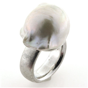 Ring med stor barok fv. perle, 925s 