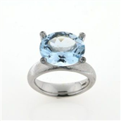 Ring 14 kt. hvg., akvamarin 14*12 mm. + 4 brill. a 0,015 ct. w/vs.