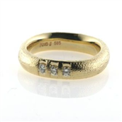 Ring 14 kt. med 3 brillanter a 0,09 ct.