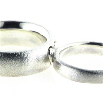 Ringe sølv, herrering 7,2 mm., damering 3,9 mm. med brill. 0,01 w/vs.