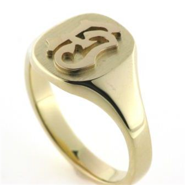Ring, massiv med udsavet monogram FJ, guld