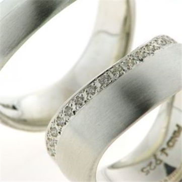 1 par ringe, D-ring fattet 18 brill. a 0,01 ct. w/si. 925s sølv