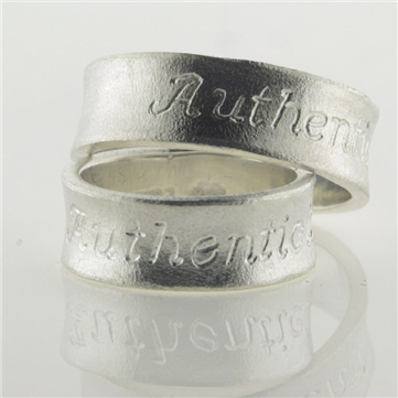 1 par ringe, hulkilet med udvendig gravering 925s sølv