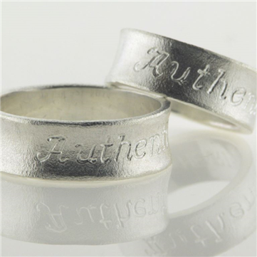 1 par ringe, hulkilet med udvendig gravering 925s sølv