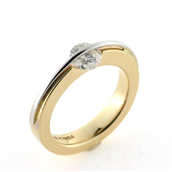 Ring fattet med brillant 5,7 mm. 14 kt.