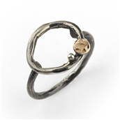 By Birdie Comet Circle ring sort rhodineret sølv m.14kt guld (str. 52-60)