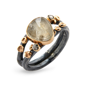By Birdie Gili Sun Ring sort rhodineret sølv m.14kt kugler, rutilkvarts og ialt 0,20 ct diamant (str. 52-60)