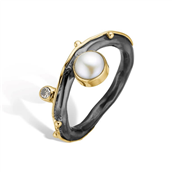 By Birdie Louise Perle ring sort rhodineret sølv m.14 kt. og 0,03ct. diamant + ferskvandsperle (str. 52-60)
