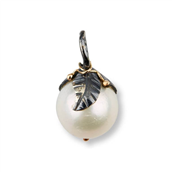 By Birdie Urban Leaf Drop Pearl vedhæng sort rhodineret sølv m.14kt. guld + perle