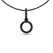 Classic by Pind halskæde med cirkel vedhæng sort rhodineret med sorte zirkonia
Halskæde sort silkesnor med sølv lukning.
Kæde fås i længde 40 og 45cm.