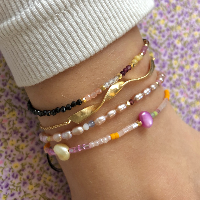 Anoi Mentor mandig STINE A armbånd Berry Rainbow sølv forgyldt sort nylon med perler i  ædelsten (17-25 cm) | Stine A - Køb hos pindj.dk